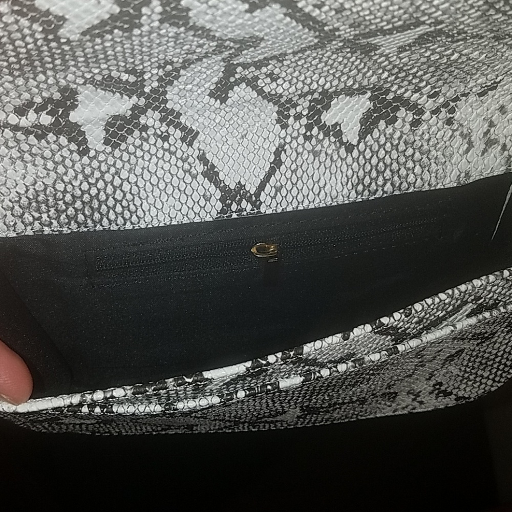 Faux Leather Snakeskin Belt Bag - Picture 7 of 8